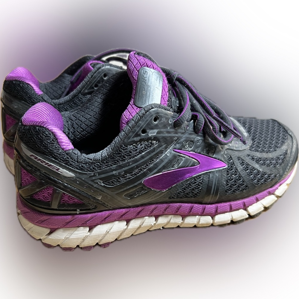 Brooks Ariel 16 running shoes purple black womens 6.5 wide  great condition